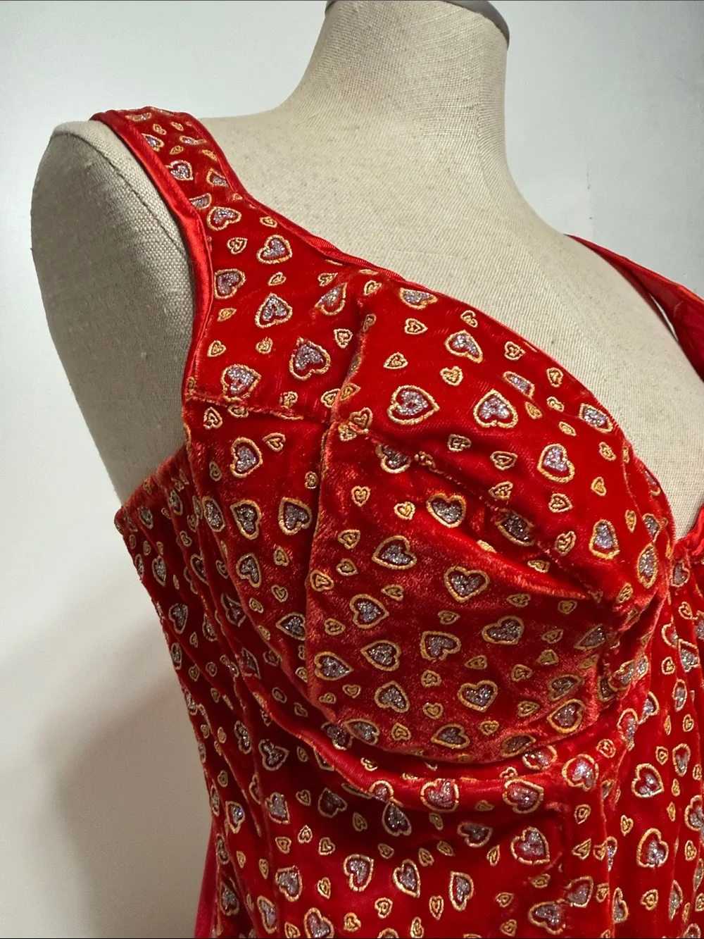 Frederick's of Hollywood Red Bustier with Gold and Silver Hearts - Picture 11 of 17